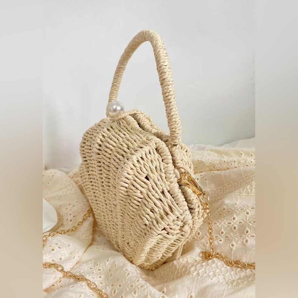NEW Straw seashell clutch bag